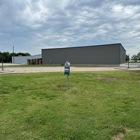 Super 8 By Wyndham Independence Ks Hotel Exterior photo